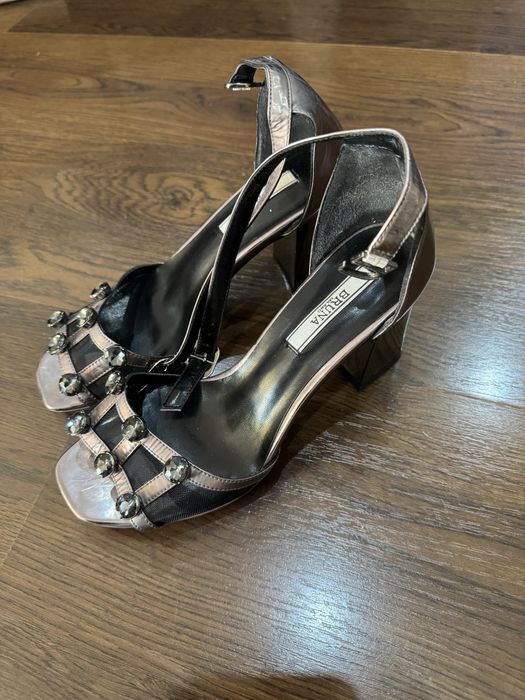 Женские босоножки