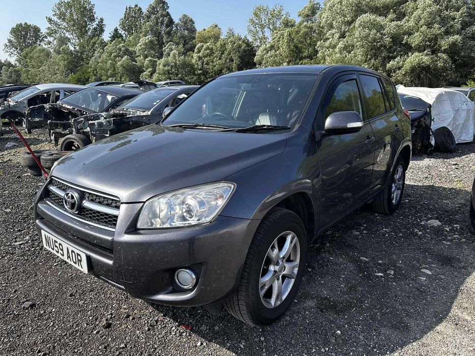 Продава се на части: Toyota RAV4 2.2 D-4D 2011