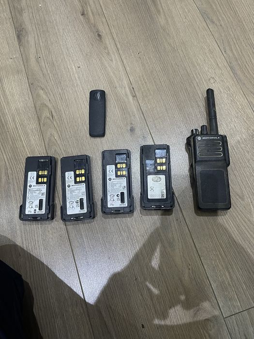 3 statii profesionale Motorola DP4400 e