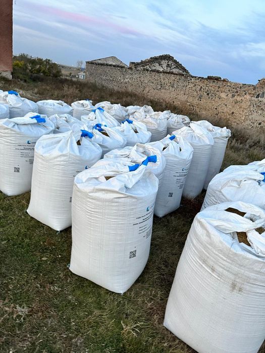 Продам ячмень в мешках и Биг бегах