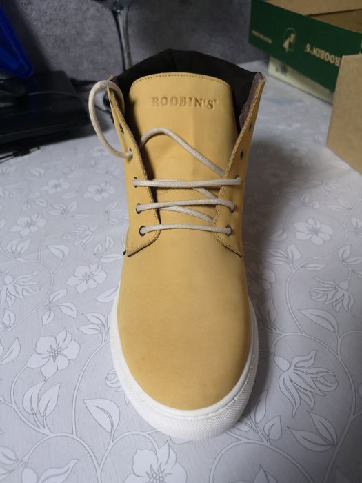 Продам новые ботинки