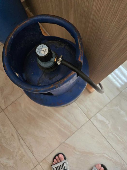 Печка и газова бутилка