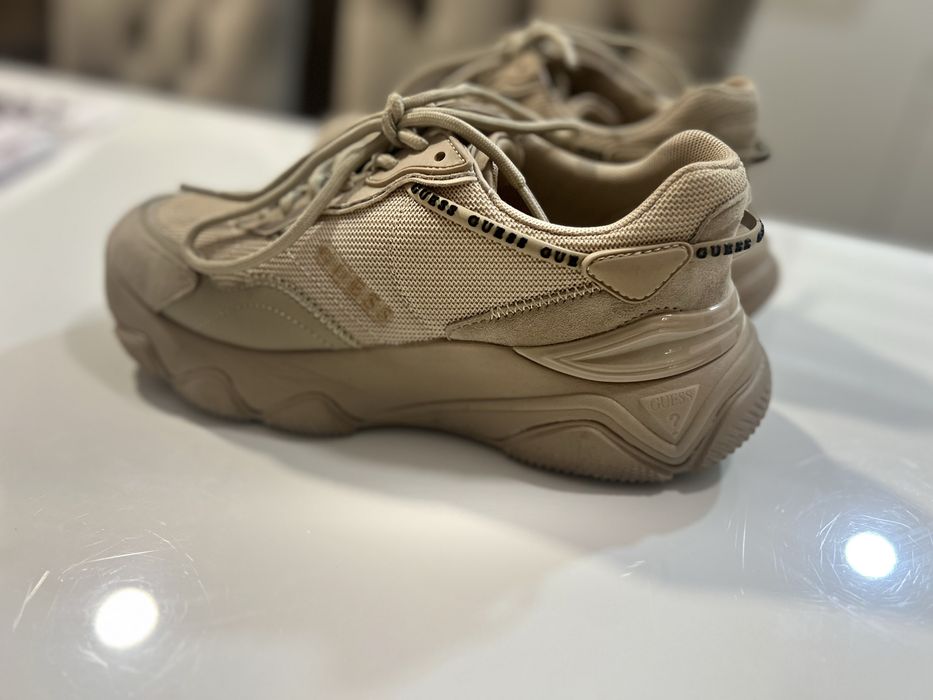 Сникърси бежови guess