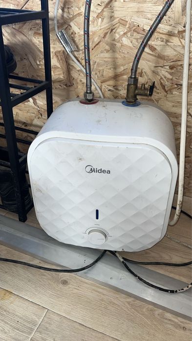 Срочно продам аристон!