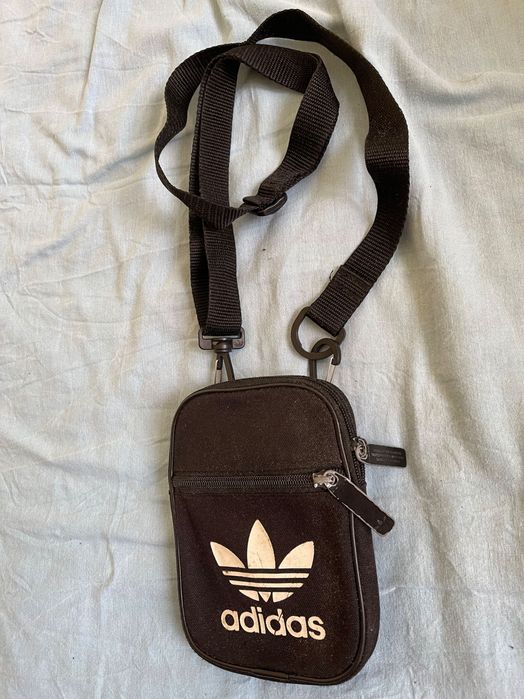 Adidas чантичка оригинална