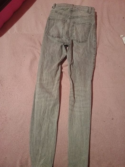 Blugi cu talie înaltă