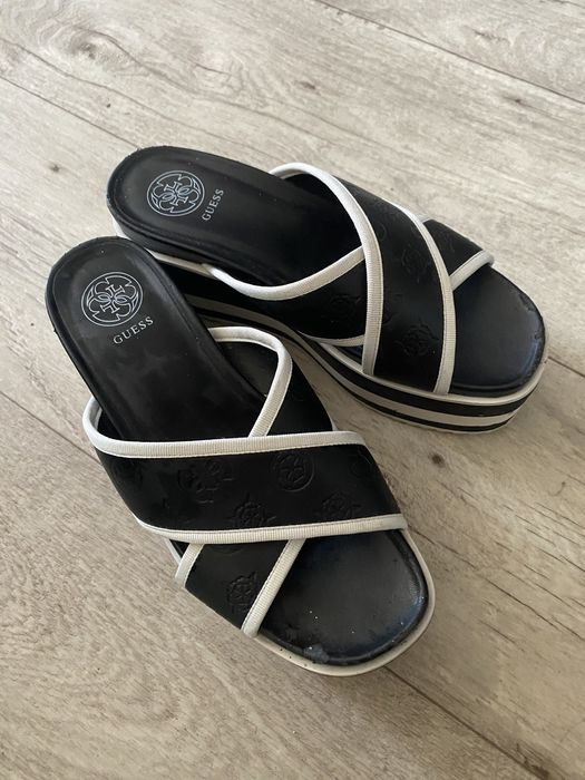 Фирменные шлепки guess
