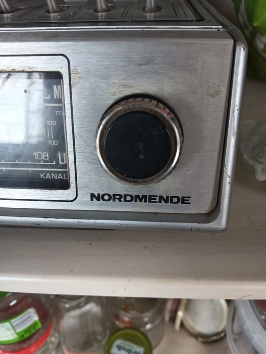 Cînd combina muzicala veche cu statie pikup și casetofon ,radio.