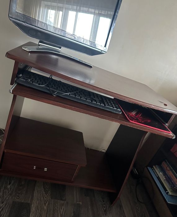 Стол компьютерный