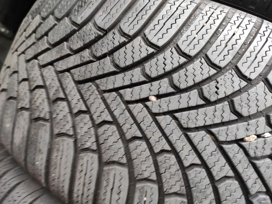 4бр Зимни гуми 225 55 17 - Bridgestone - DOT 2024