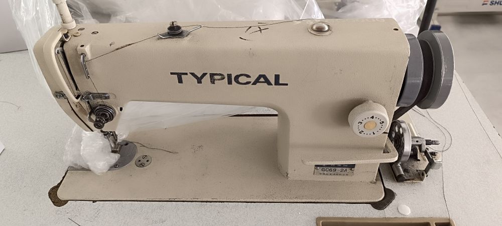 Продам универсальную  швейную машину