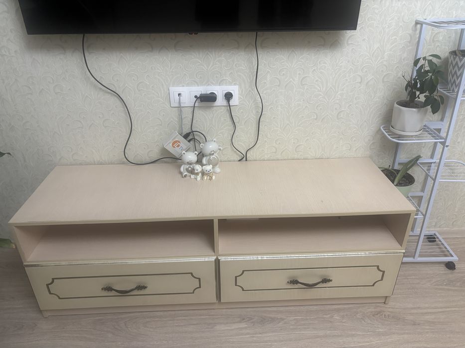 Шкаф,тумба под телевизор,мебель