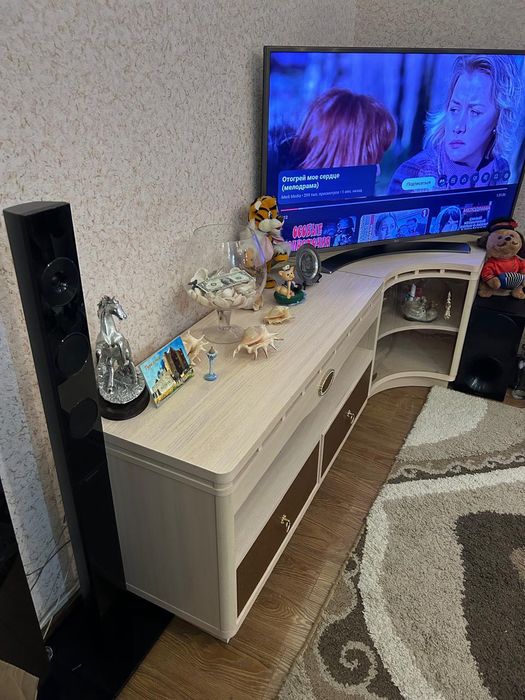 Продам угловую тумбу