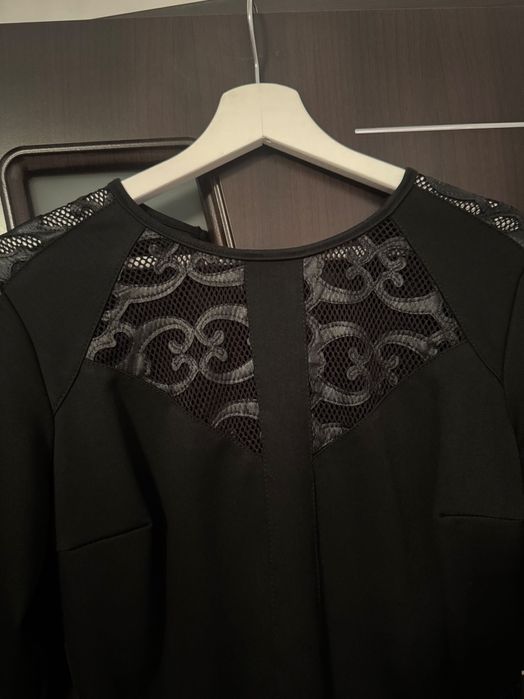 Елегантна дамска рокля в черно