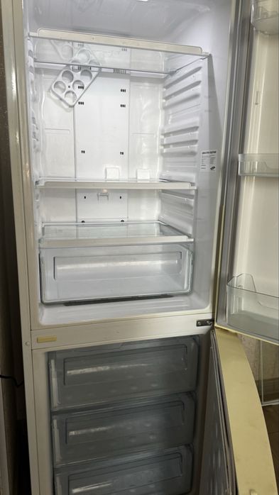 Холодильник двухкамерный