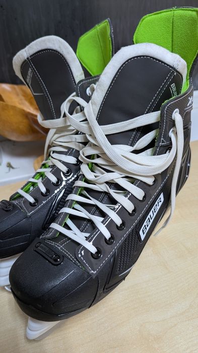 Продам коньки bauer