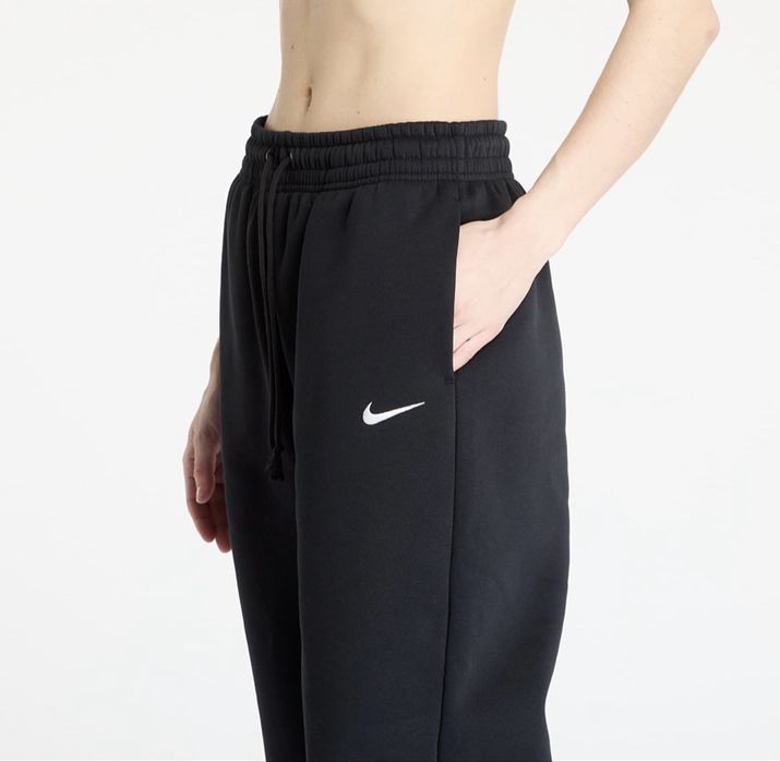 Женски черен анцуг на Nike