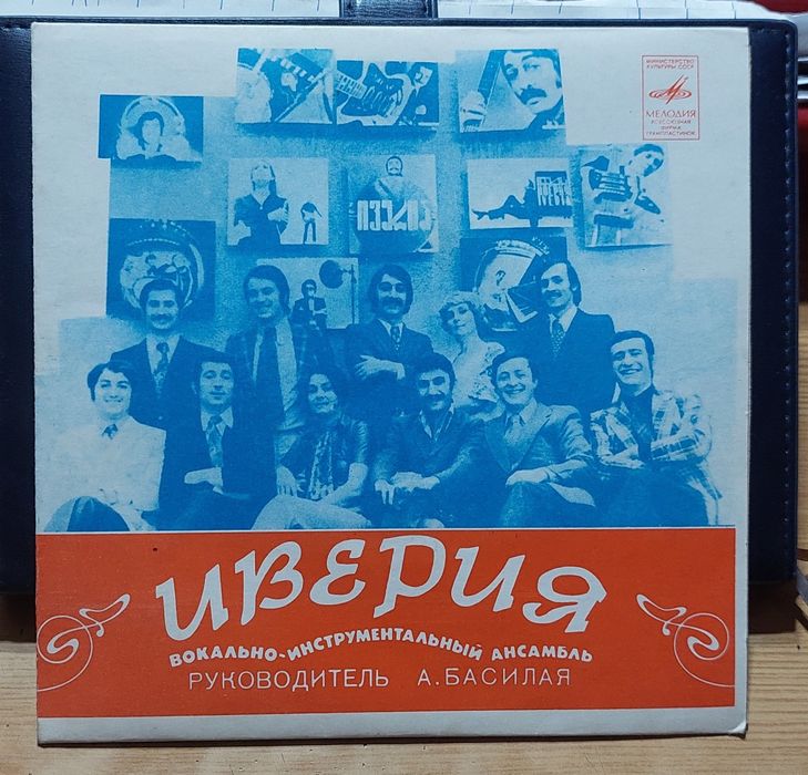 Виниловые пластинки 80 штук продаётся всё сразу.