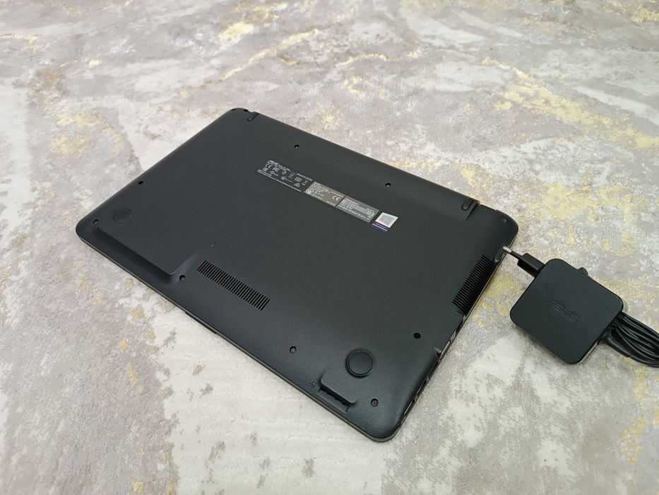 Ноутбук ASUS VivoBook Core i3-5005.