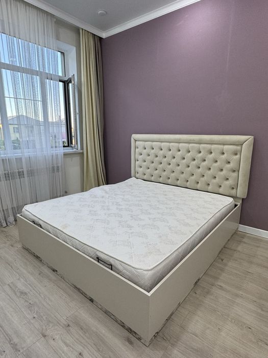 Кровать с матрасом