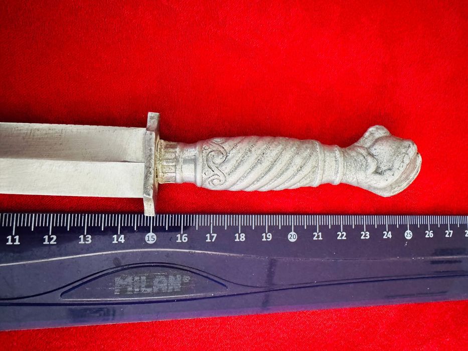 Pumnal german anii 60-70 in conditii bune , lungime 25 cm