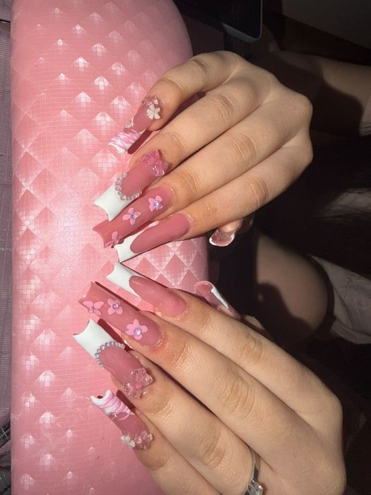 Unghii cu gel, gel pe unghia natură, manichiura pedichiura semipermanenta