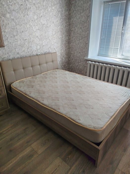 Кровать с матрасом