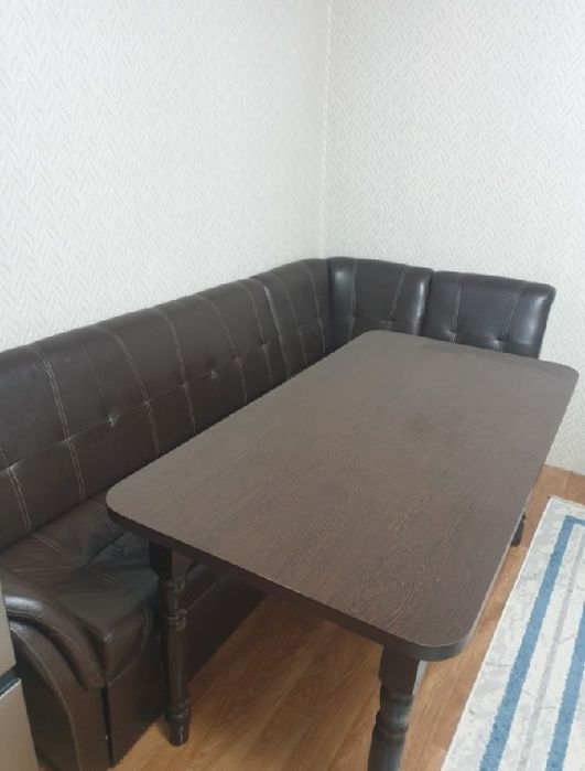 Продам стол+диван угловой