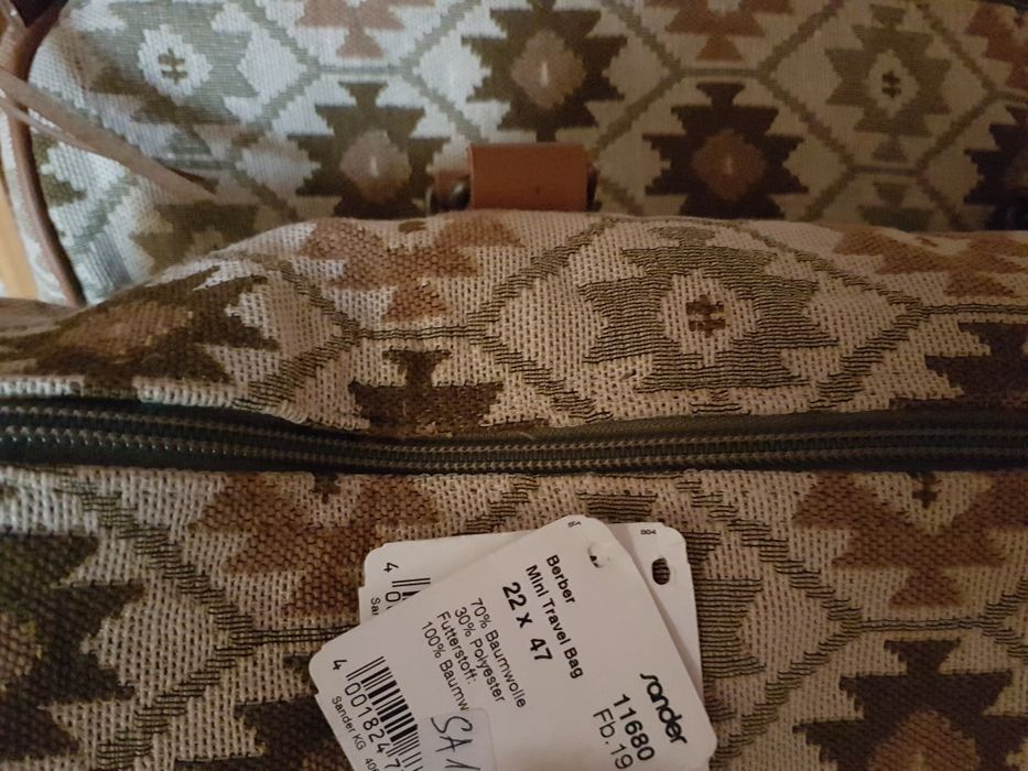 Продавам   нови пътни чанти