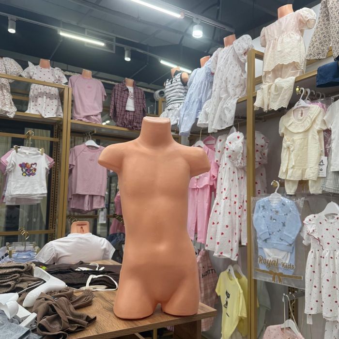 Продаются мебель и манекены