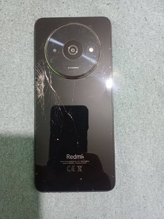 Redmi A3 cu sticla sparta. Placa este ok. Are parola
Touch-ul este ok