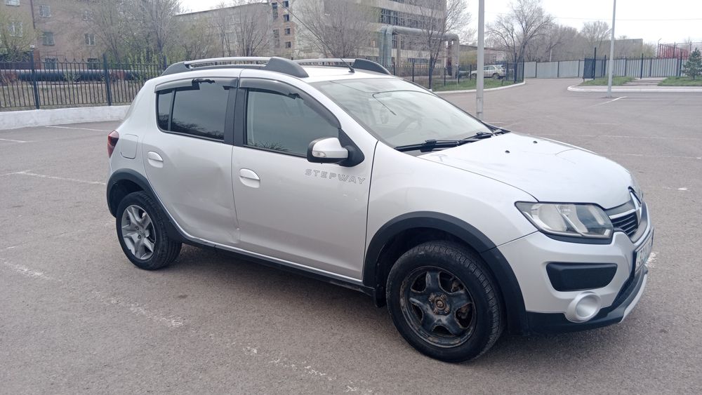 Продаю авто Рено сандеро