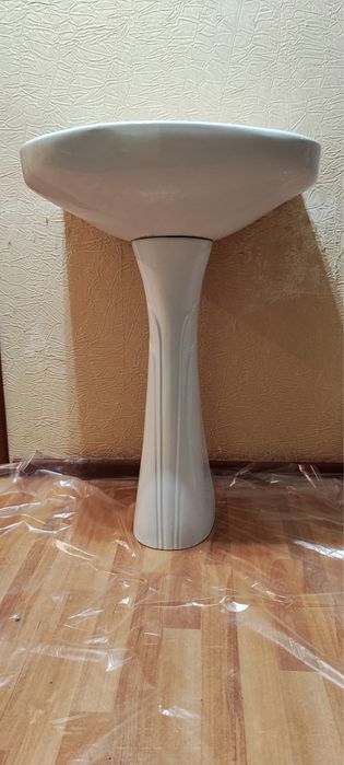 Продам раковину на пьедестале