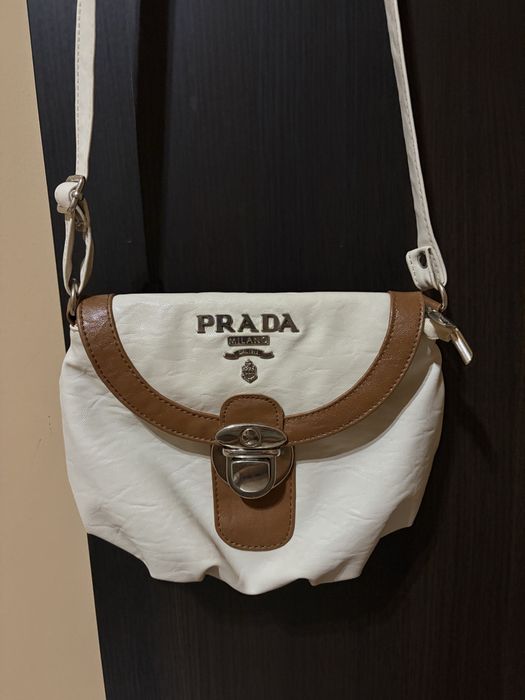 Оригинална кожена чанта Prada