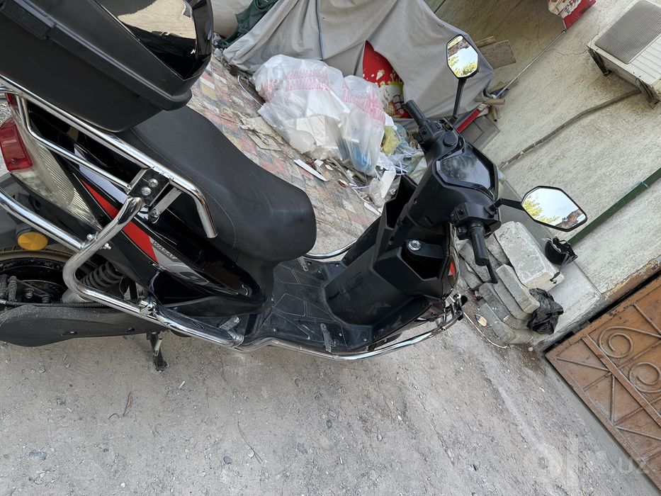 Skuter sotiladi yurish kilomet 20 tezligi 55 60