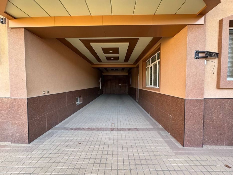 Участка 8 сотих. Ор-р  Ибн-Сино строй маркет рўпарасида.