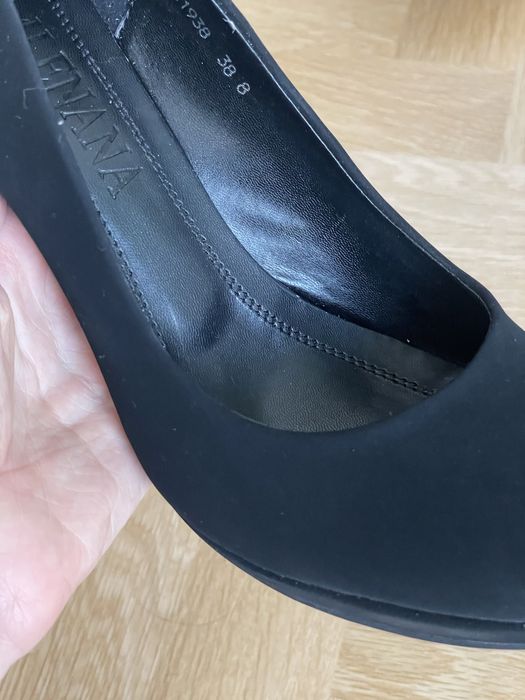 Черни официални обувки на висок ток