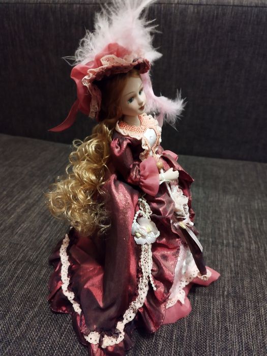 Păpușă cap de porțelan și umbreluță