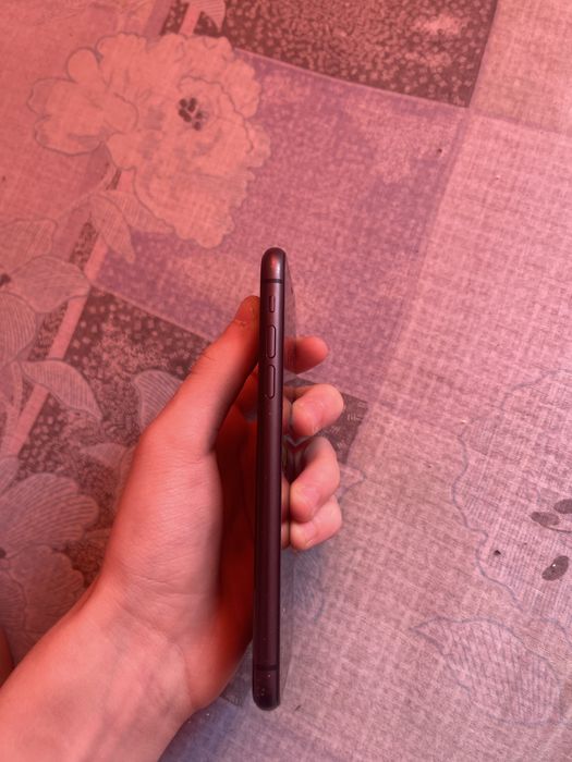 Продам айфон 11