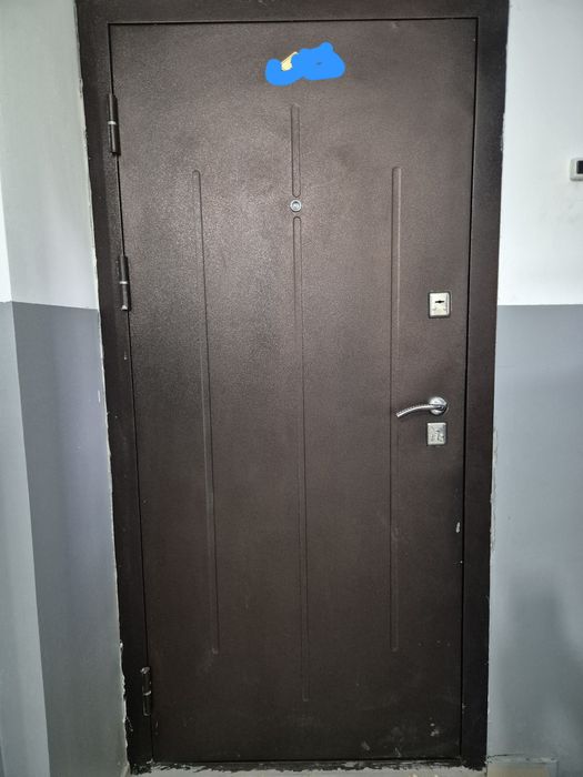 Телевизор, люстры, стол