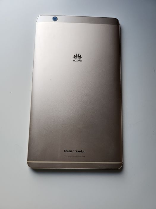 Таблет, Huawei M3, 4gb ram, 64gb. С калъфчета и протектори за екрана.