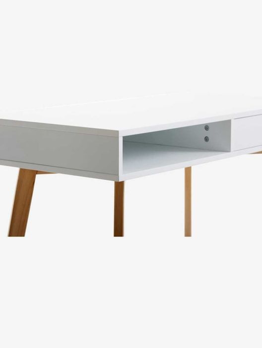 Vând masa de scris (birou)