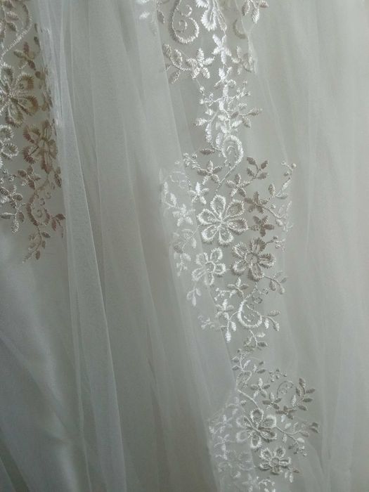 Булчинска рокля с дантела