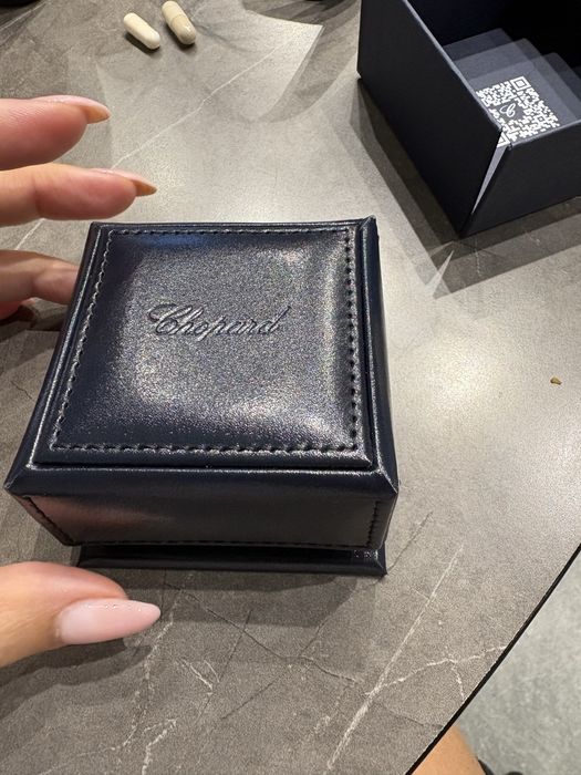 Chopard -златен пръстен ice cube с диамант