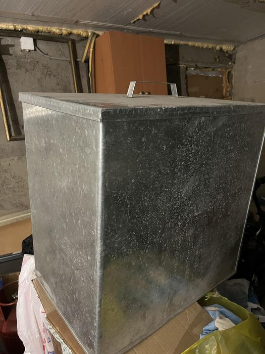 Бак из оцинкованного железа