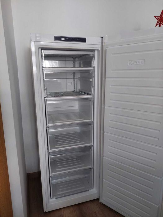 Фризер Crown свободно стоящ