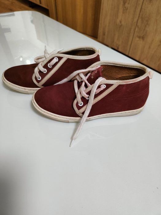 Кецове цвят бордо, на марката Hobbys.Номер 36.