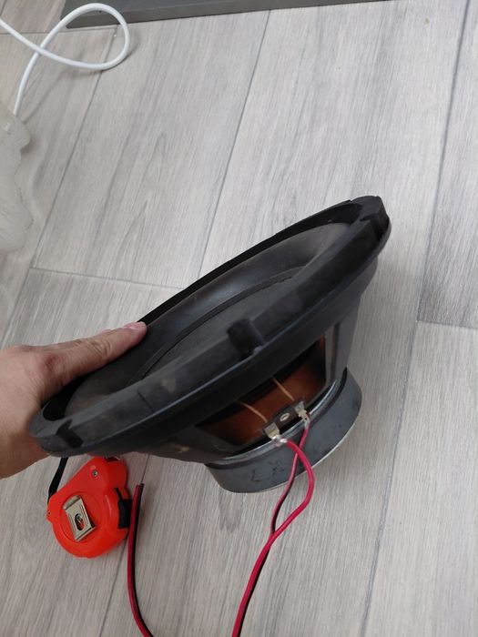 Колонка от сабвуфера.