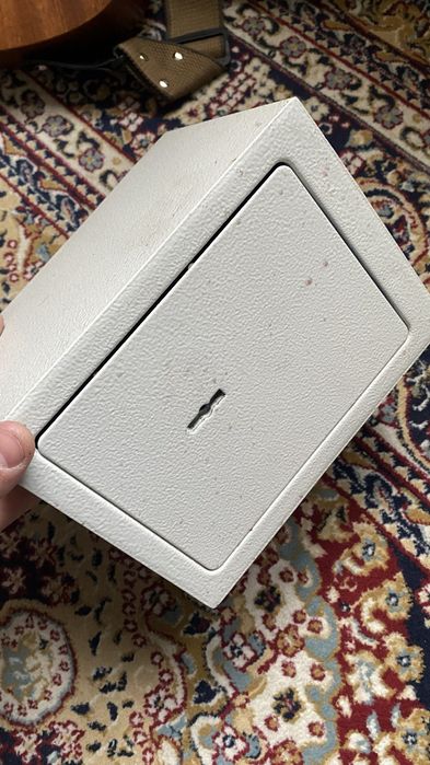 Сейф для хранение деньги или дорогие вещи