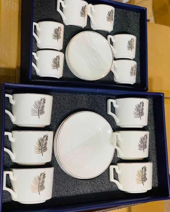 Луксозен порцеланов олекотен сервиз за кафе или чай в два размера